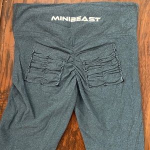 MiniBeast blue leggings with scrunch butt pockets